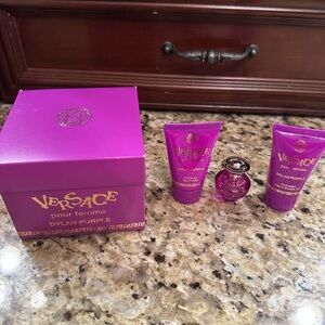 New Versace Pour Femme Dylan Purple Gift Set